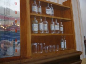 ParticolareBottiglie1