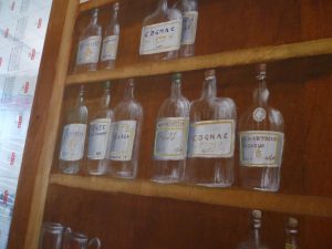 ParticolareBottiglie2